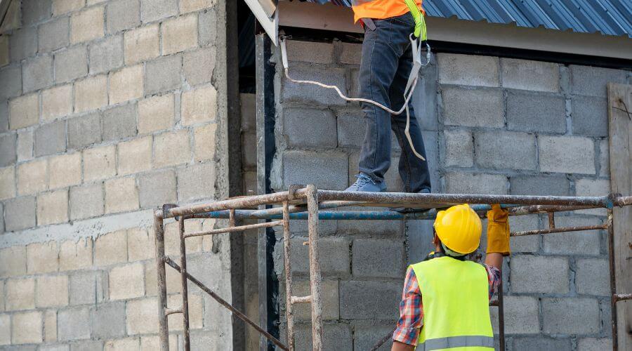 Professional gutter cleaning in Niland, CA